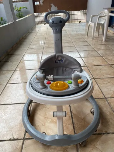 Vendo andador de bebê
