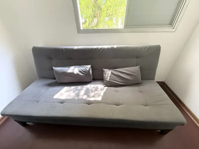 Sofá-Cama Cinza em Suede - Muito Conservado