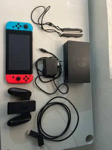 Nintendo Switch completo usado por 1,300