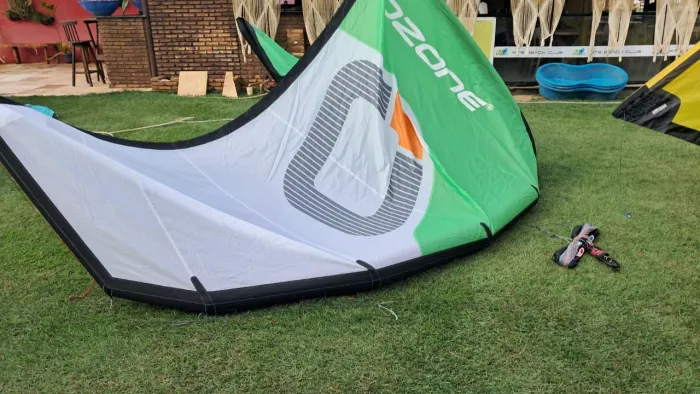 Kitesurf 12m Ozone Catalyst v4 2024 uma tala pouco uso