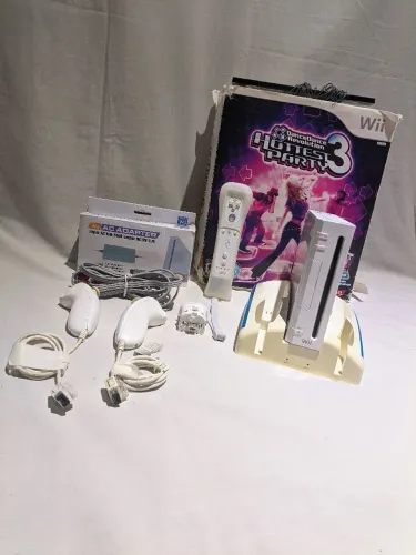Nintendo Wii Desbloqueado + Tapete Dance Dance Revolution + SD 64GB + Acessórios