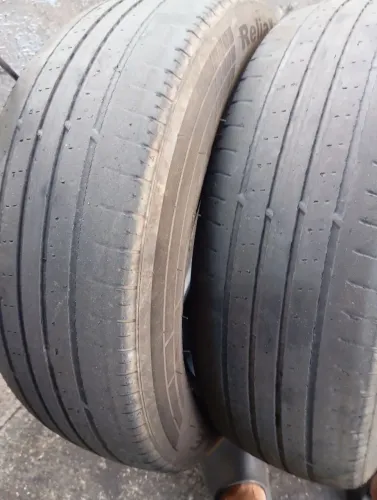 vendo 02 pneus 185/65 aro 15.