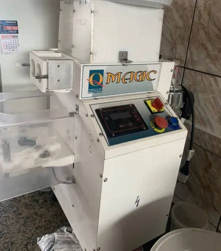 Máquina de fazer salgado e pão de queijo
