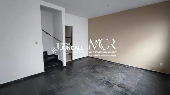 Casa geminada de 3 quartos para locação no bairro Indaiá!
