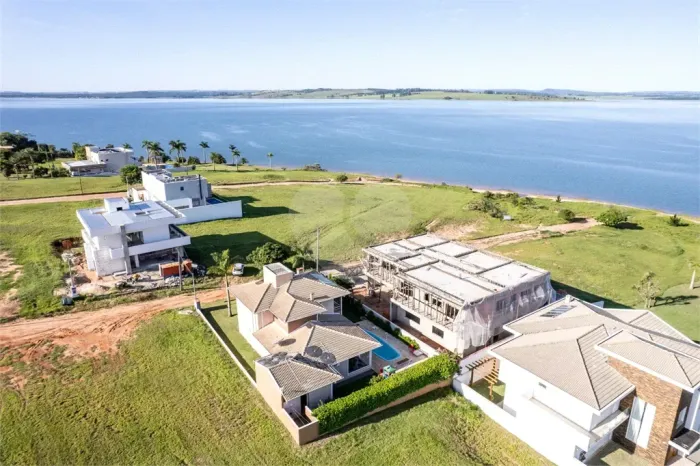 Sobrado com 4 quartos à venda em Terras De Santa Cristina Xiii Setor Marina - SP