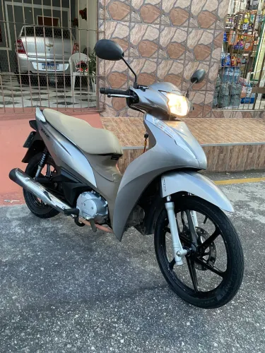 Biz 125 Ex, revisões feita em concessionária!! Moto muito nova 