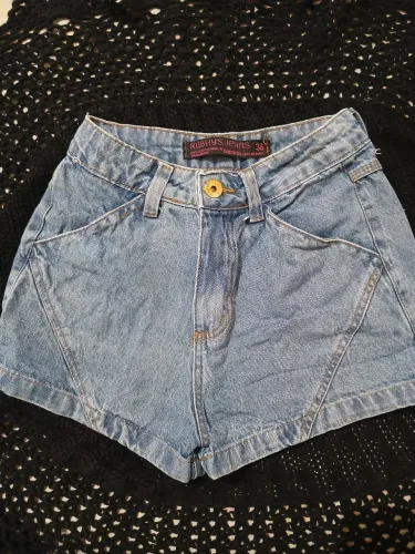 Vendo shorts jeans R$20 reais cada. Seminovos. Usei 1x. Nr38/40