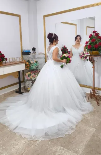 Vestido de Noiva C Acessórios Aluguel APartir de ?1.350.00