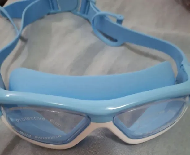 Óculos de natação infantil azul com proteção de ouvido