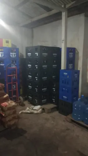 Vendo 100 cx padrão ambev