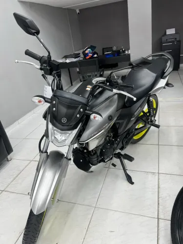 Oportunidade!! FACTOR dx 2025 baixo km ESMotors