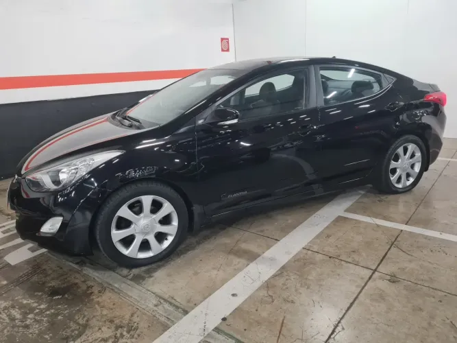 Hyundai Elantra GLS 1.8 16V Aut. 2013