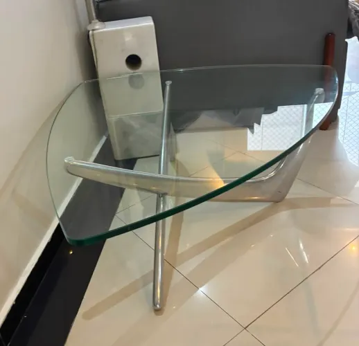 Mesa de centro Noguchi tampo de vidro