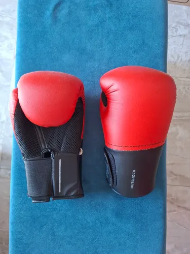 Itens usados para treino de Muay Thai / Boxe - luvas e caneleiras