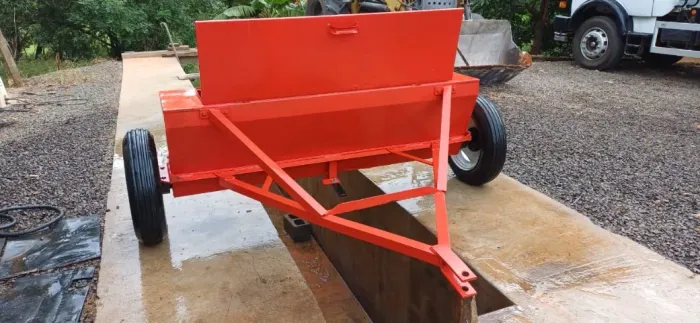 Distribuidor de Calcário Tipo Cocho.
