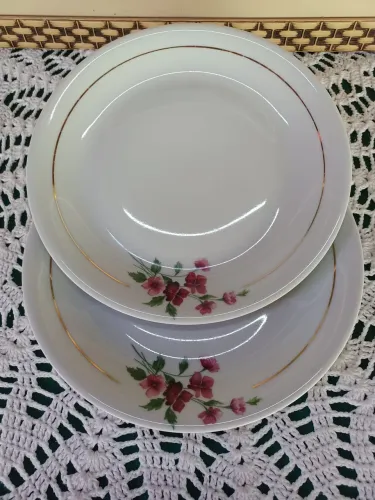Pratos  rasos porcelana  reener 