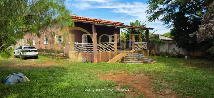 CASA NA LAJE COM 02 SUÍTES E 2 SEMI SUÍTES EM LOTE DE 1000m² INCRA 09 CEILÂNDIA BEIRA DO A