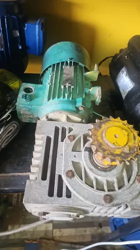 *VENDO MOTOREDUTORES 1 CV E 1,5 CV *