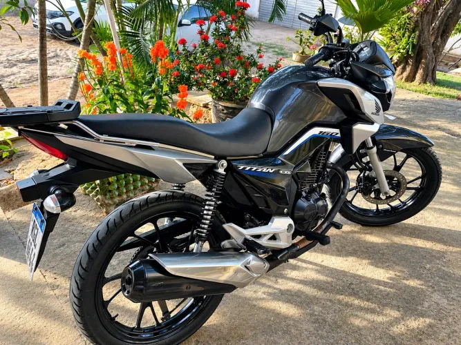 CG titan 160 muito nova