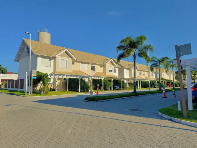 Casa em condomínio no Morro das Pedras - Condomínio Las Lunas - Novidade!