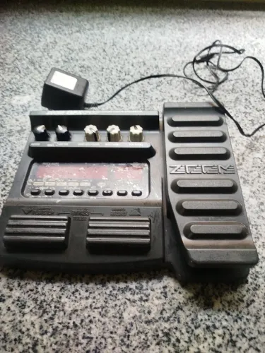 Pedaleira Zoom GFX 707