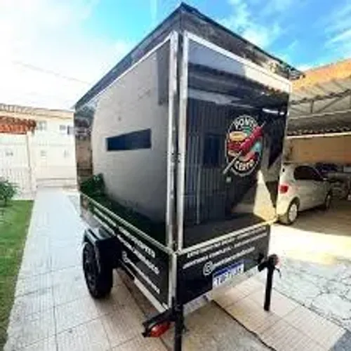 Foodtrucks e trailers personalizados.