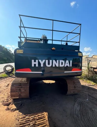 Escavadeira Hyundai 220 ano 2023 com 625 horas, único dono, em MG