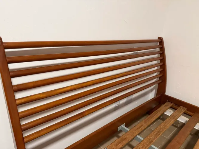 Cama Tok Stok de madeira