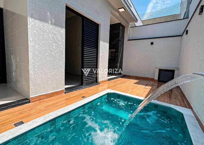 Casa com 3 quartos, sendo 1 suíte Master | Armários Planejados | Piscina à venda no Condom