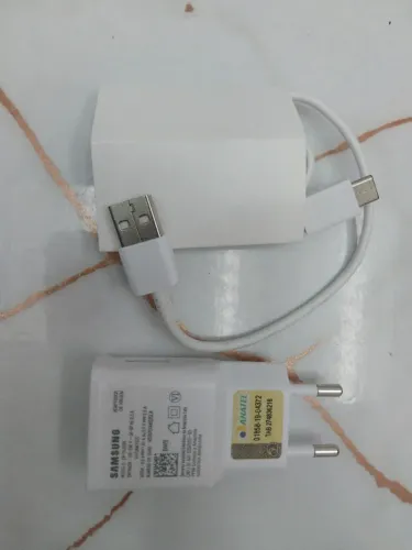 Carregador original branco novo sem uso Samsung