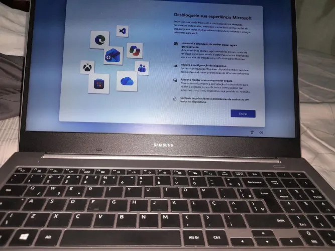 Vende-se notebook, em bom estado de conservação e pouco usado