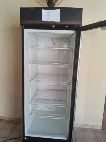 Expositor Fricon 565L 220V - Ideal para Bar, Mercado ou Conveniência