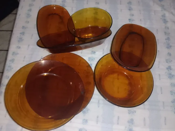Vendo travessas de louça.Jogo completo