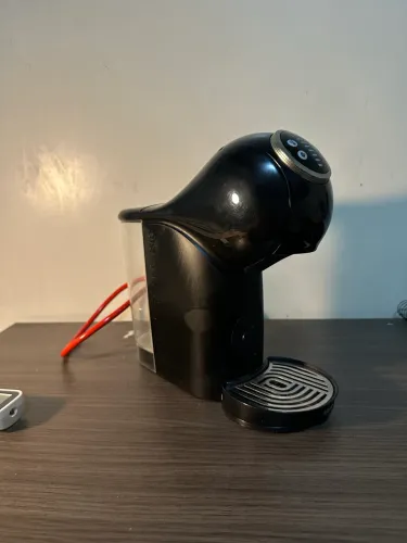 ? CAFETEIRA ARNO DOLCE GUSTO - PRETA