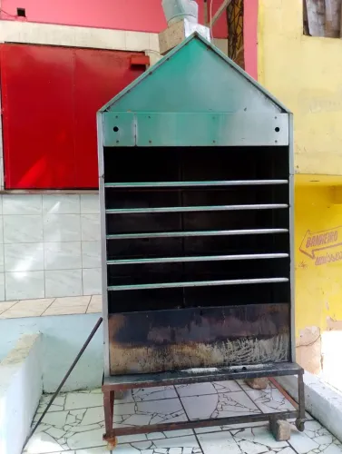 Vendo excelente churrasqueira de inox