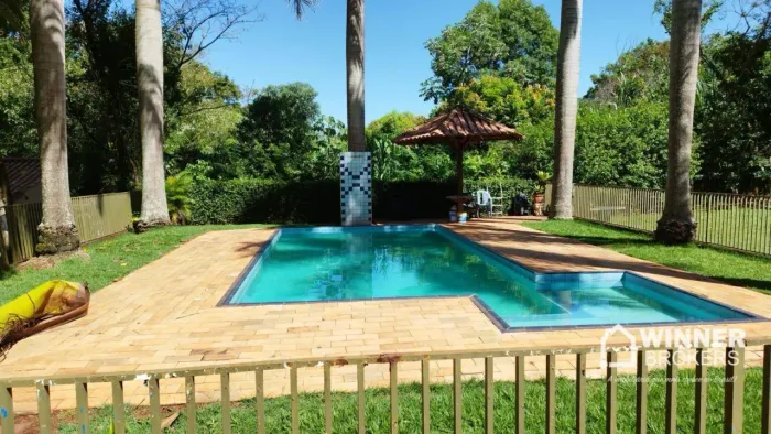 Chácara dentro da cidade de Maringá com piscina, salão de festas e lagos, 4585 m² por R$ 1