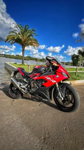 S1000rr 2020 vermelha com apenas 13.000km revisada pronta para se divertir 
