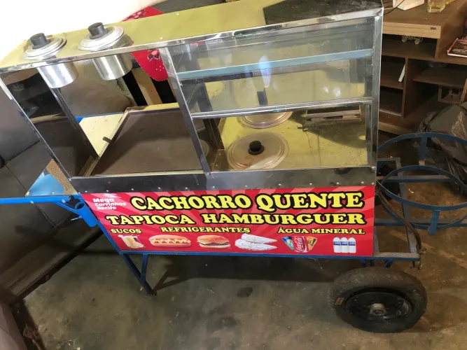 Carrinho de cachorro-quente, hambúrguer e tapioca
