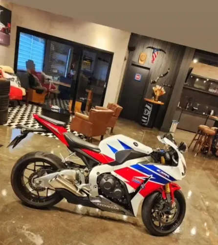 Vende-se CBR