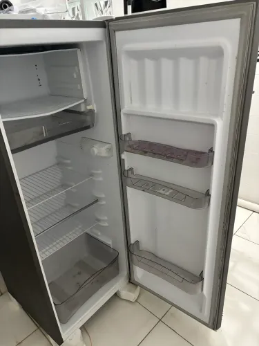 Geladeira ESMALTEC