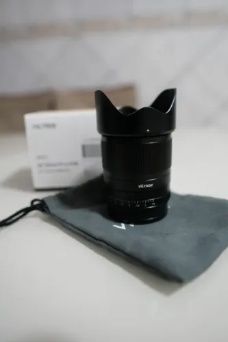 Viltrox 23mm 1.4 p/ Sony - Completa na Caixa