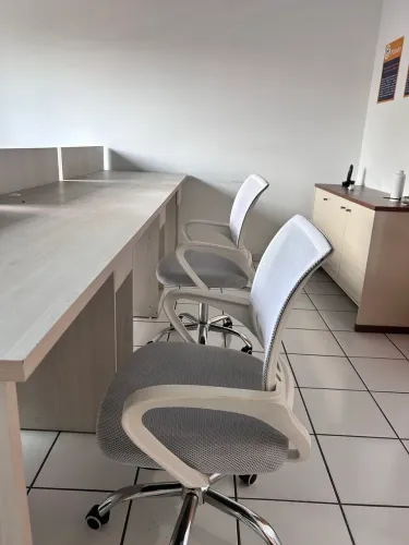 Estação de Trabalho / Plataforma para Escritório 6 Lugares em MDF - Menos de 2 anos de uso