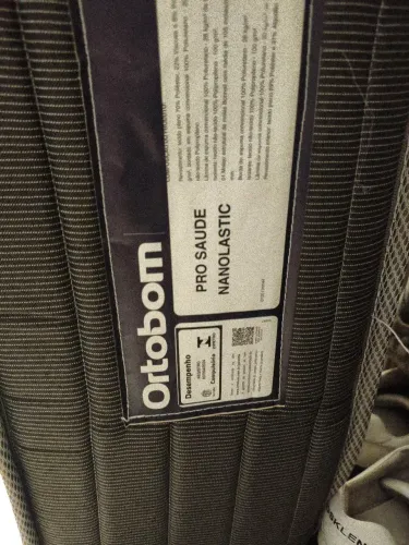 Colchão solteiro Ortobom molas ensacadas.