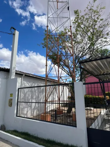 Torre autoportante