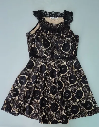 Vestido de Renda Preto - Tamanho M/38