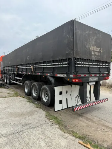 Vendo carreta randon 2012 sem pneus lastro novo, ganchos de amarração