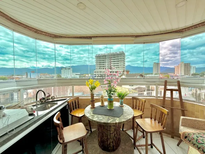 Apartamento à venda em Praia Grande com 1 dormitório com 1 vaga e lazer completo
