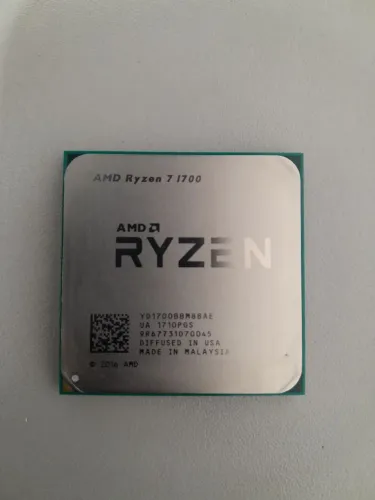 AMD Ryzen 7 1700 8 núcleos / 16 threads