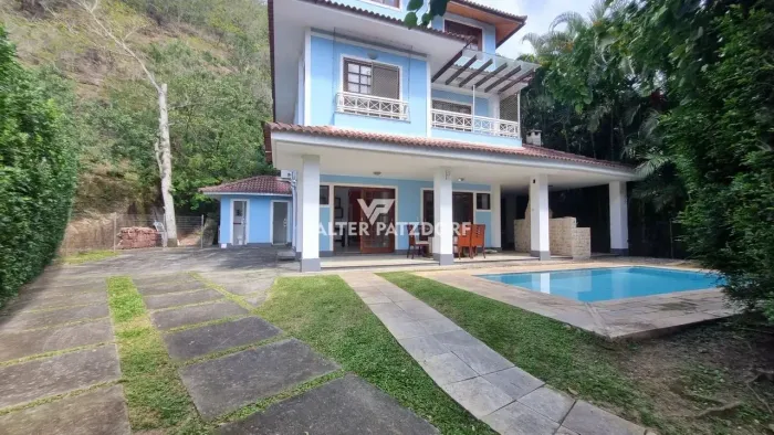 Casa Triplex em Condomínio Fechado Bela Floresta, Vargem Pequena (RJ)