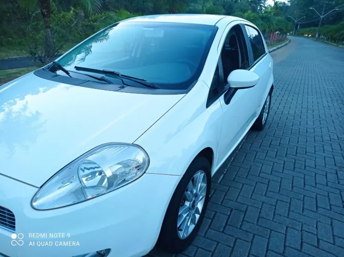 Fiat Punto Essence 1.6 Flex 16V 5P 2012